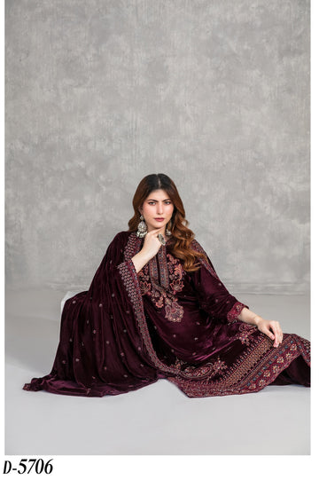 Sincera by Tawakkal D-5706 | Embroidered Velvet Suit | Pak Cloth House