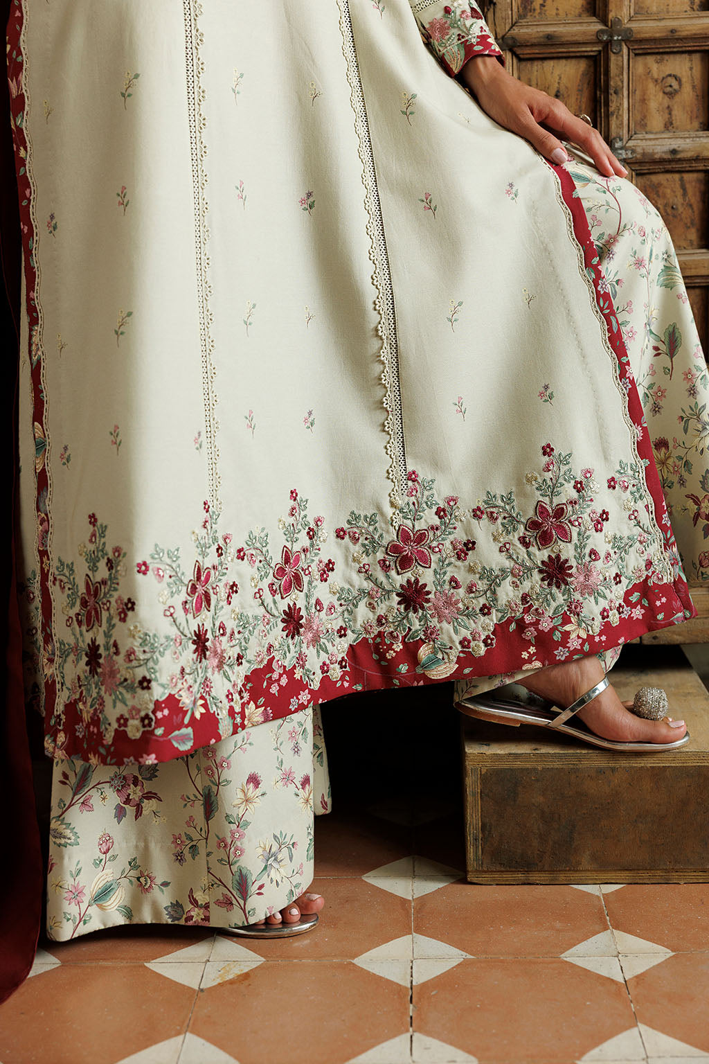 Iznik IPF-28 Embroidered Printed Viscose Linen