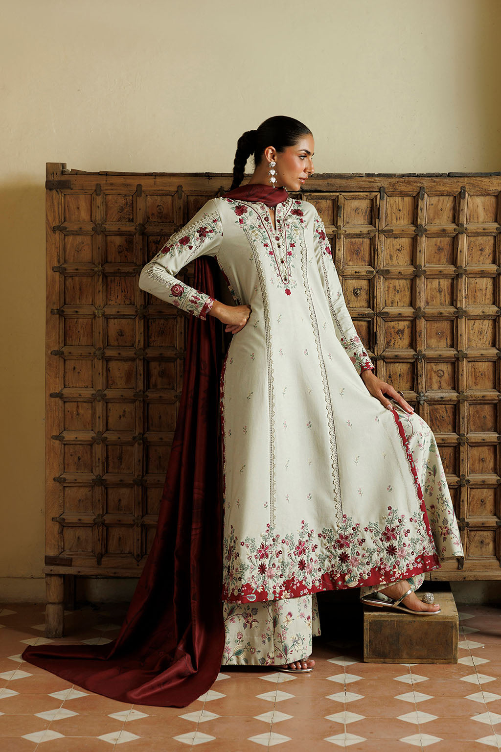 Iznik IPF-28 Embroidered Printed Viscose Linen