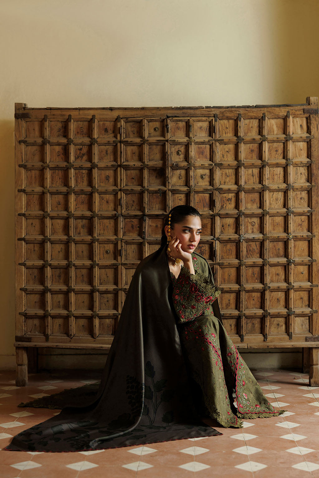 Iznik IPF-27 Embroidered Printed Viscose Linen