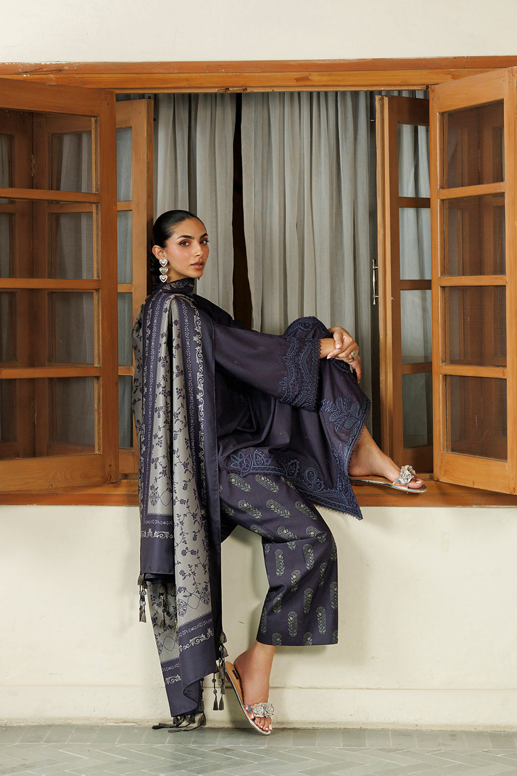 Iznik IPF-30 Embroidered Printed Viscose Linen